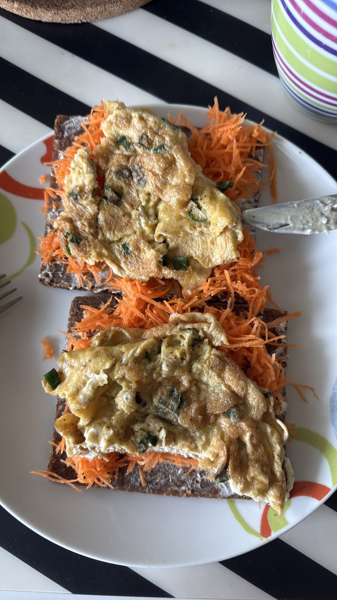 Omelett auf Knäckebrot