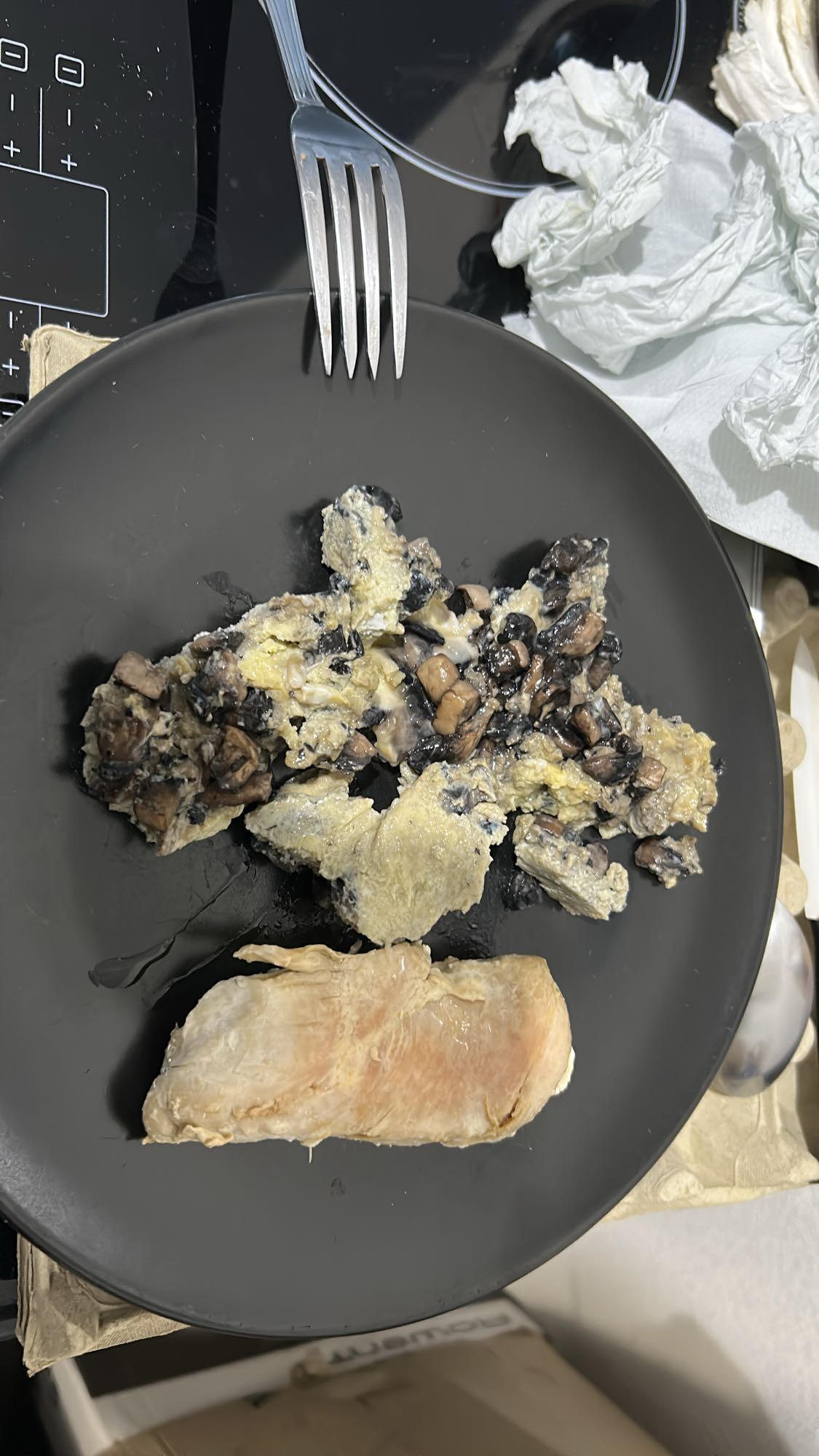 Poulet et œufs aux champignons