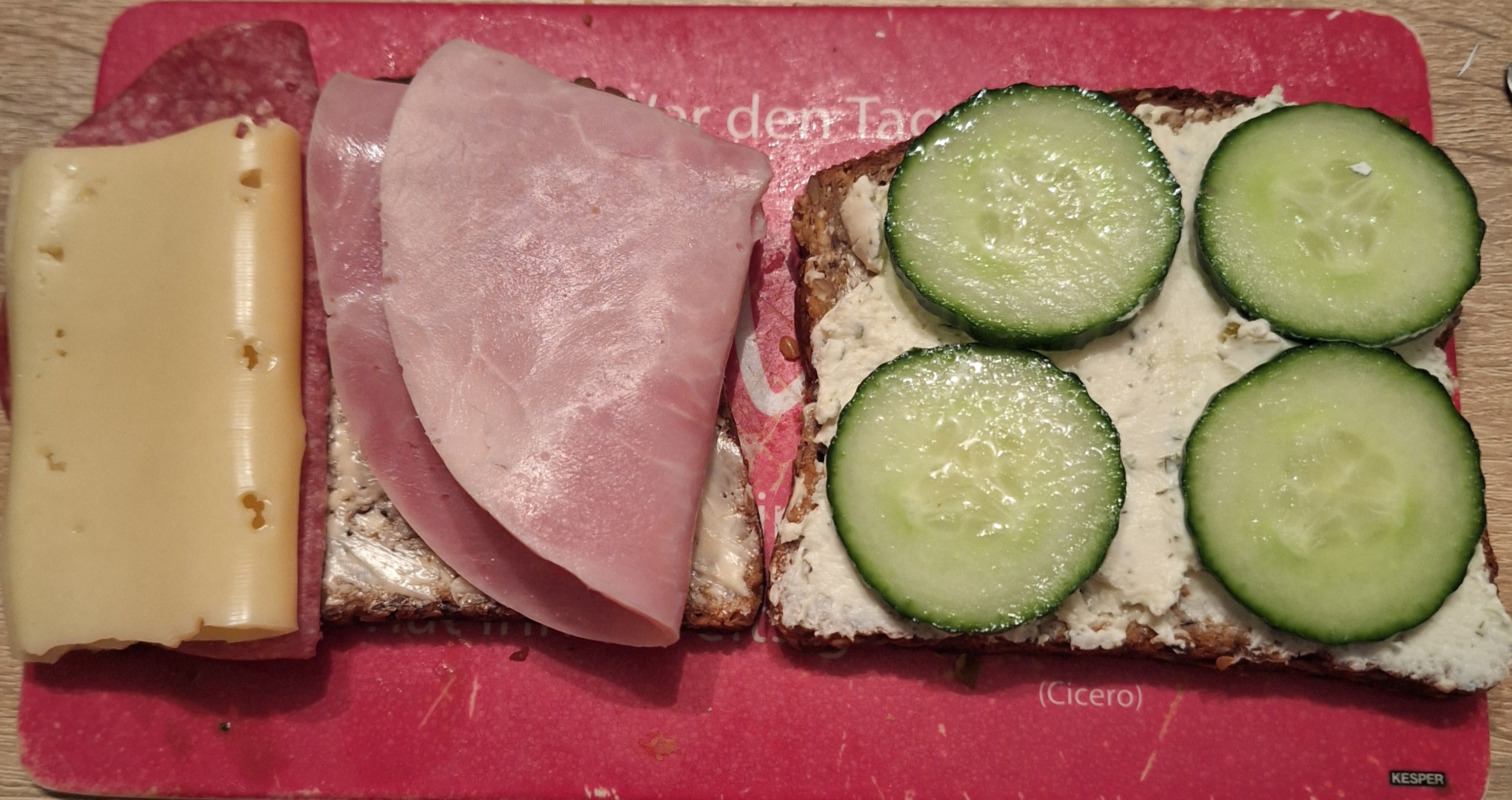 Vollkornbrot mit Belag