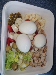 Ei-Hähnchen Salatbox