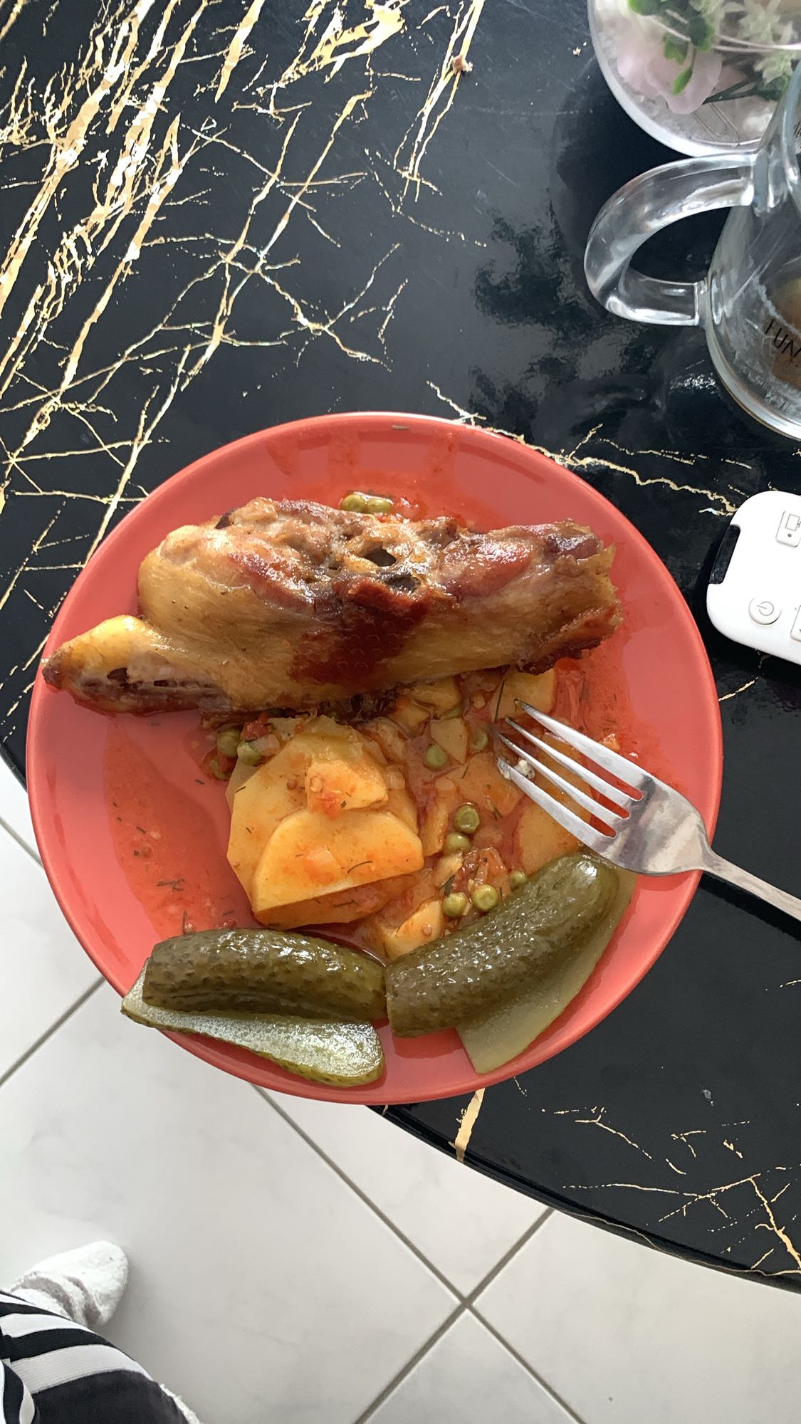 Hähnchenschenkel mit Gemüse