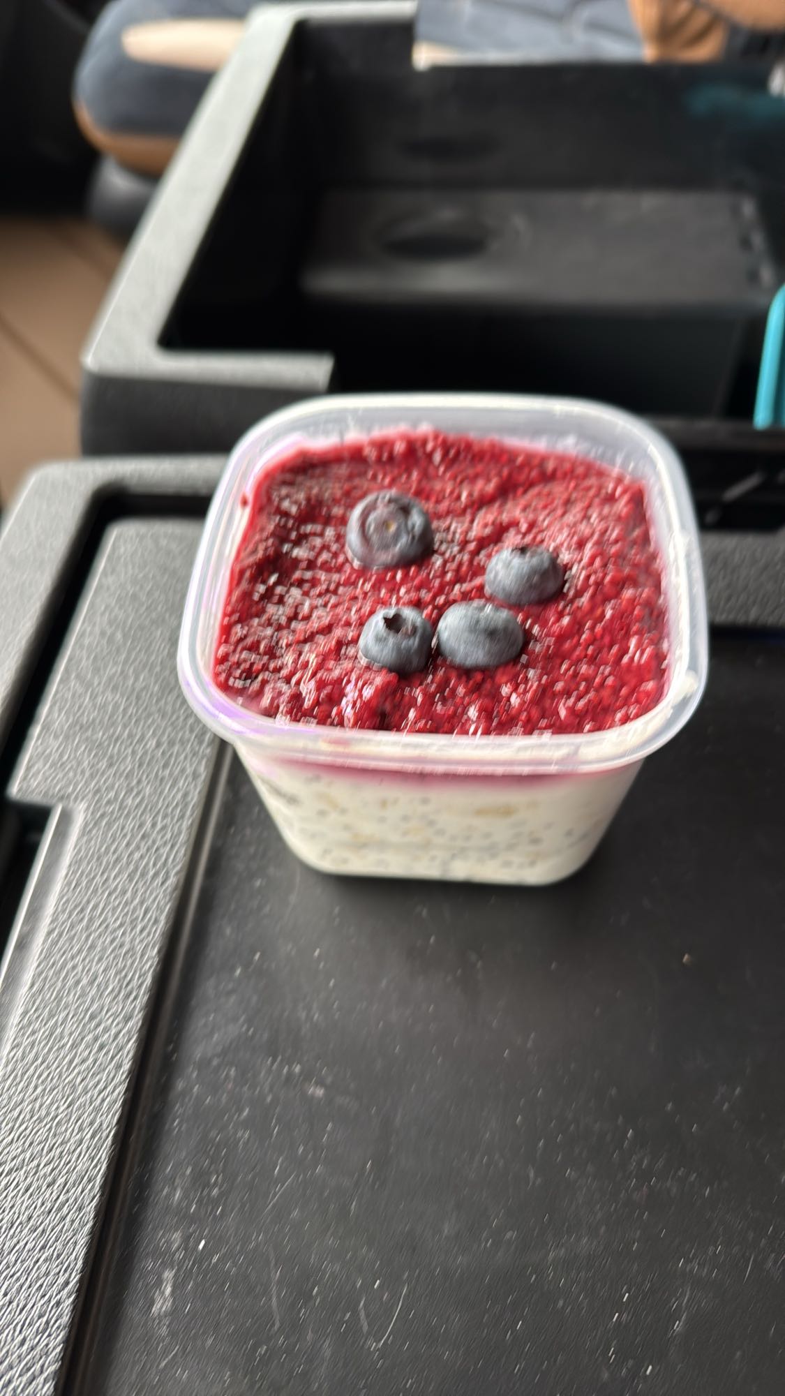 Owsianka z chia i owocami