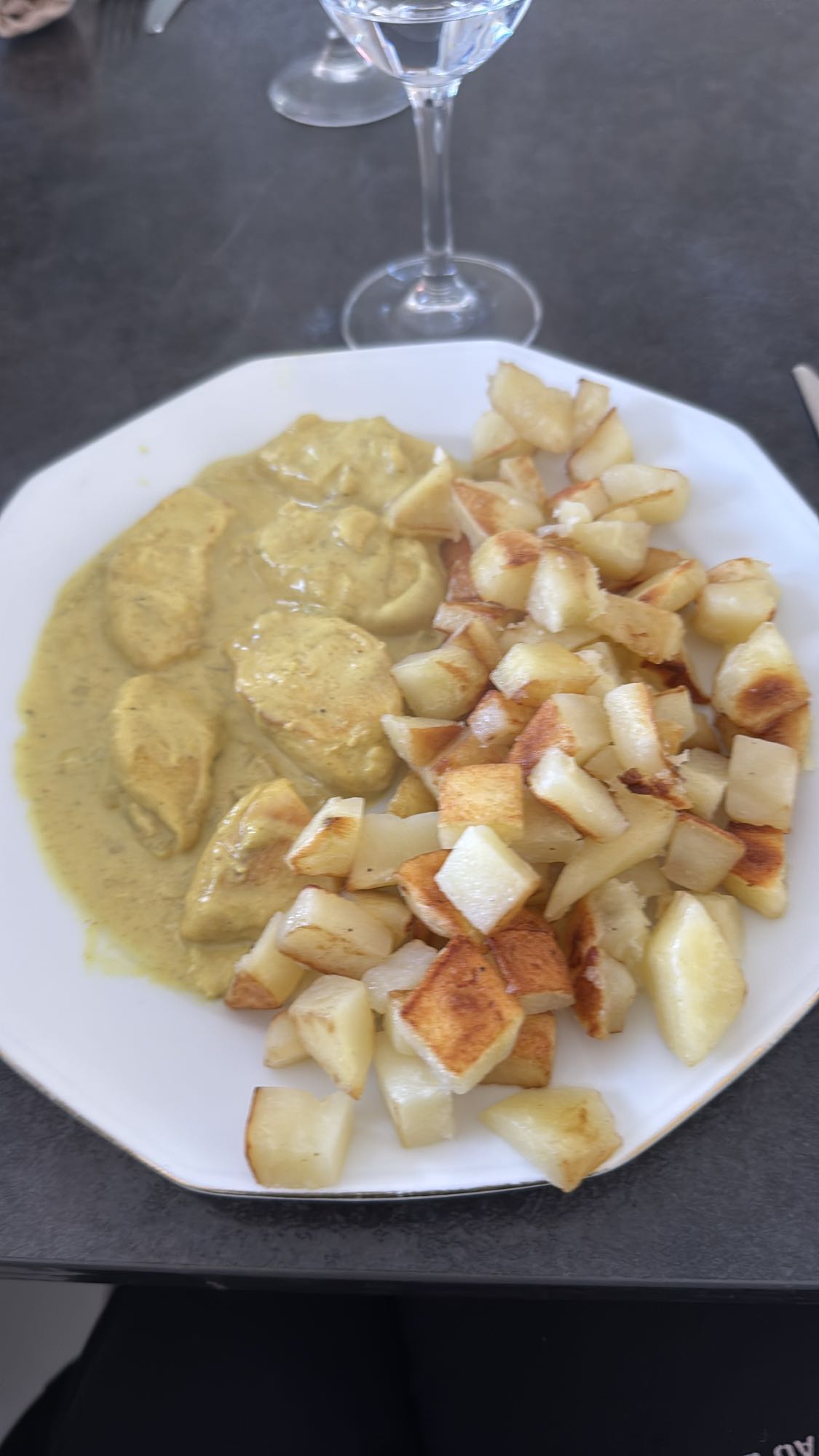 Poulet au curry et pommes