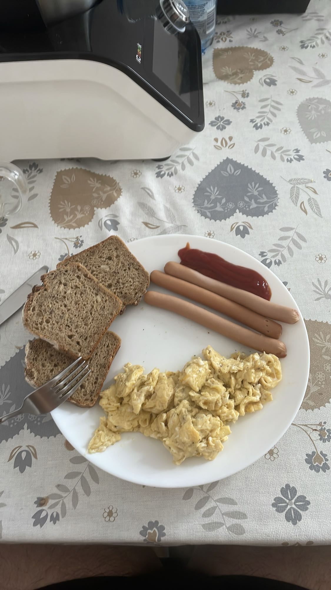 Śniadanie z jajecznicą