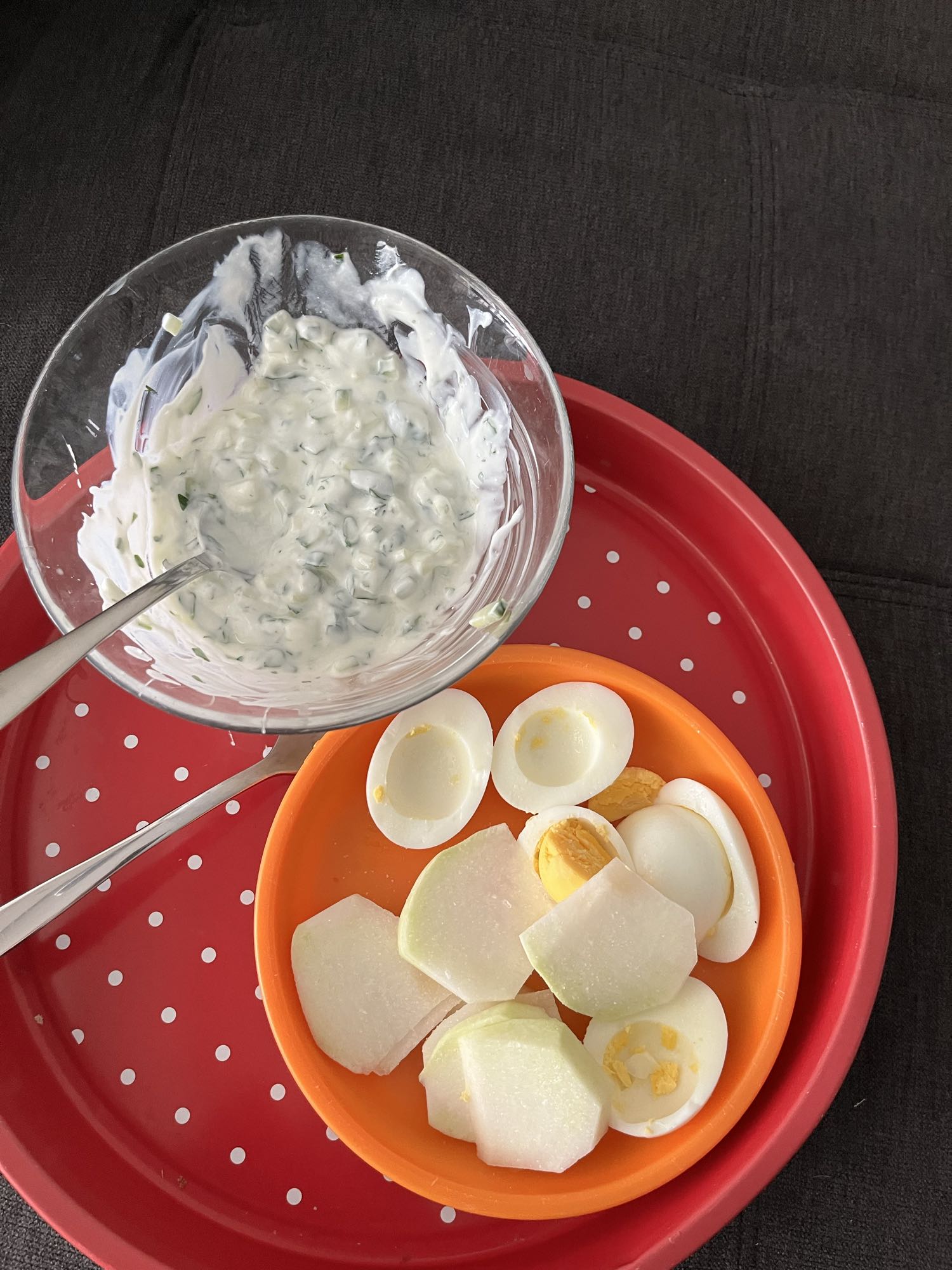 Œufs et salade au yaourt