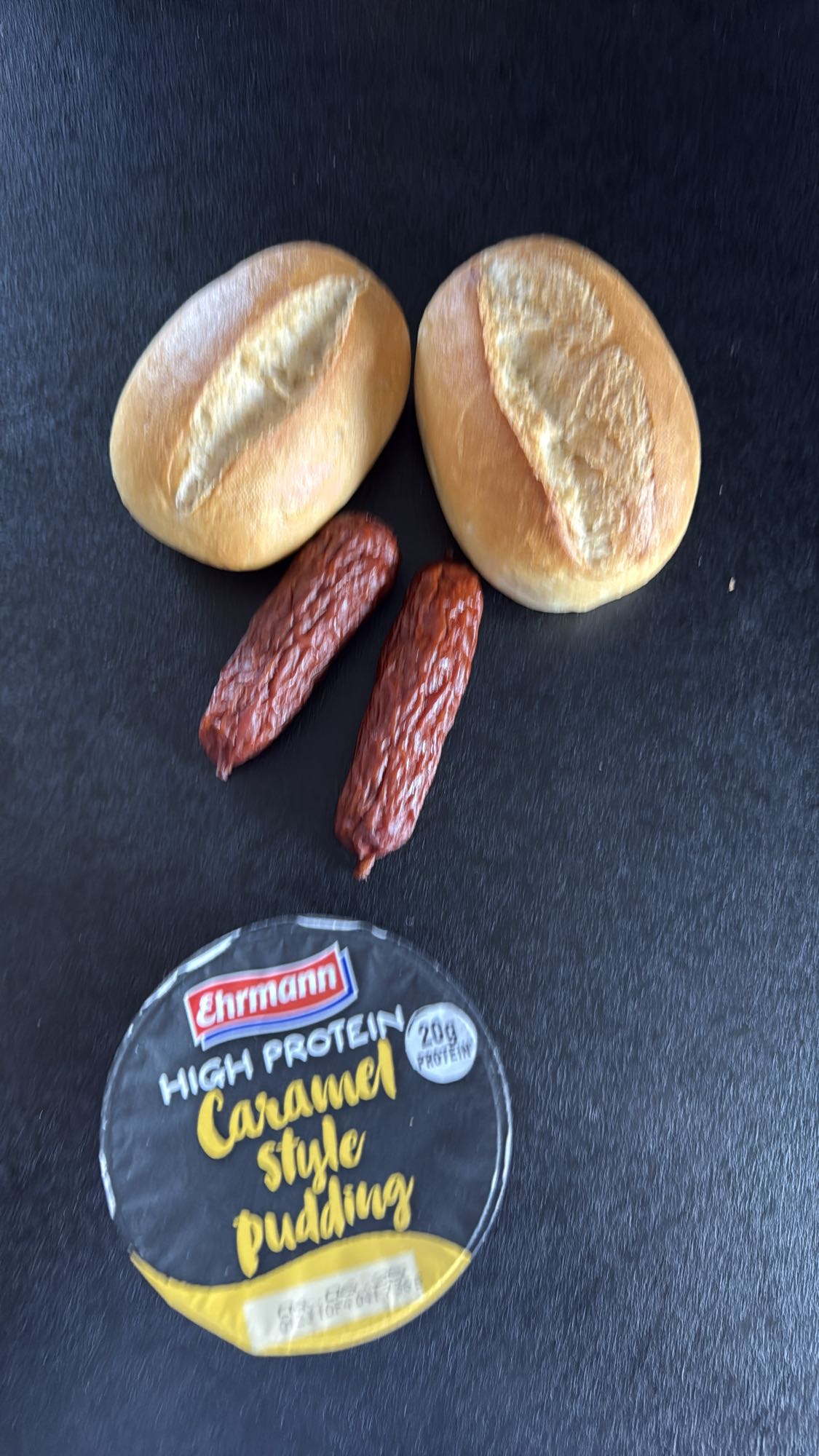 Bułki z kabanosem i puddingiem