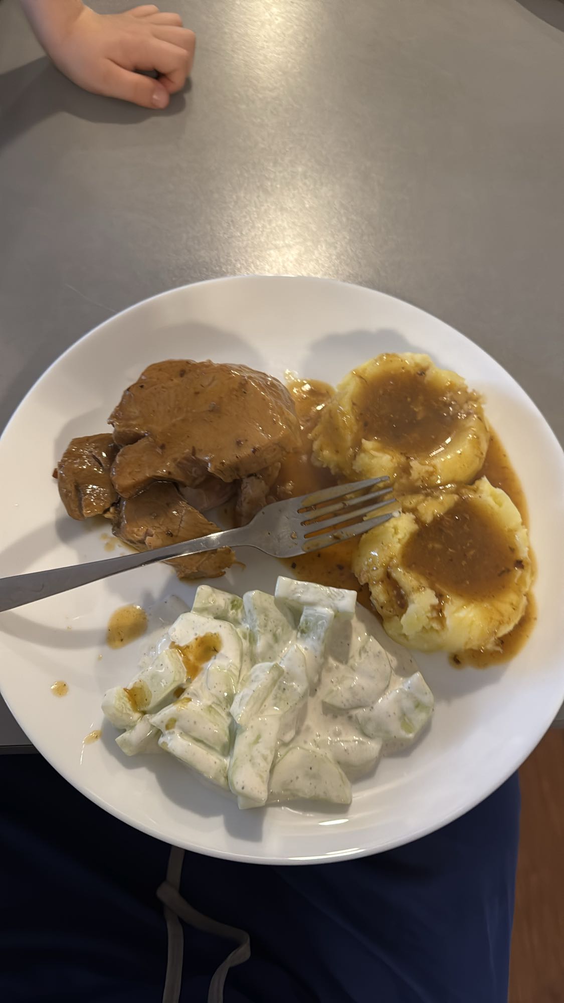 Schab z ziemniakami i mizerią