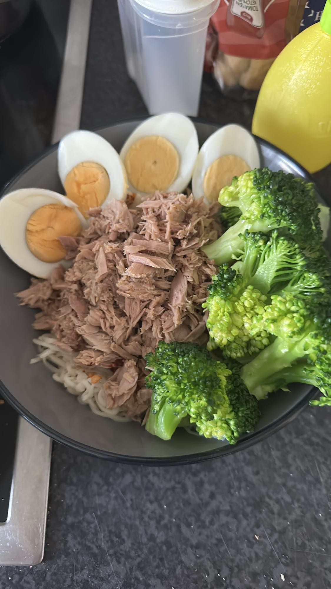 Thunfisch Ei Brokkoli Bowl