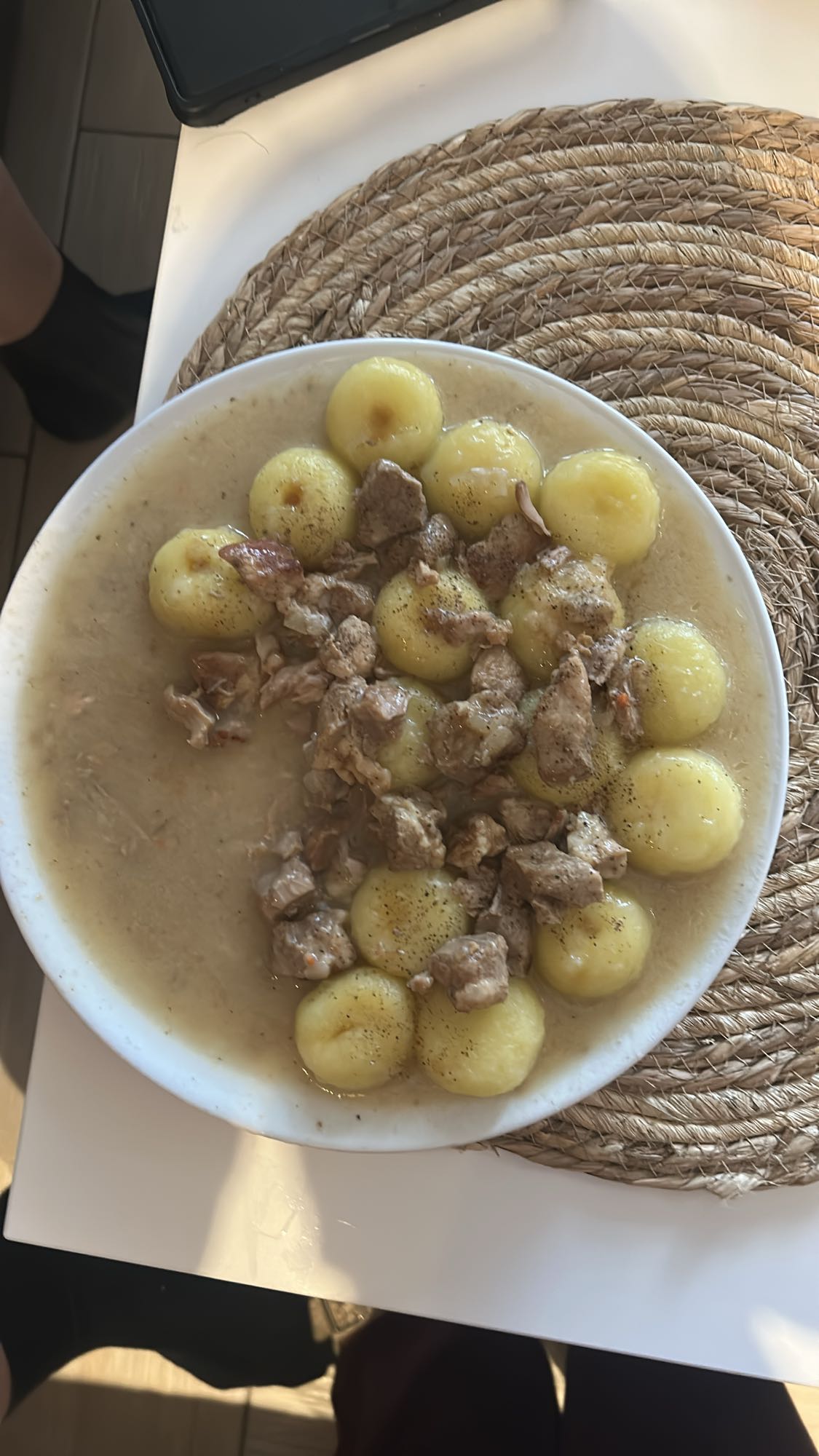 kluski śląskie z gulaszem