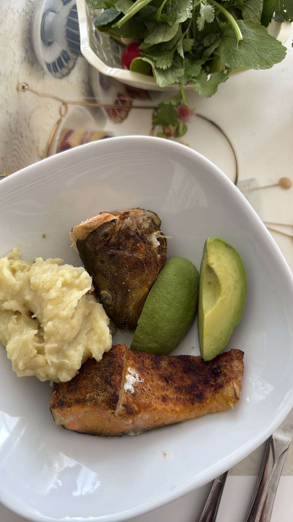 Lax med mos och avokado