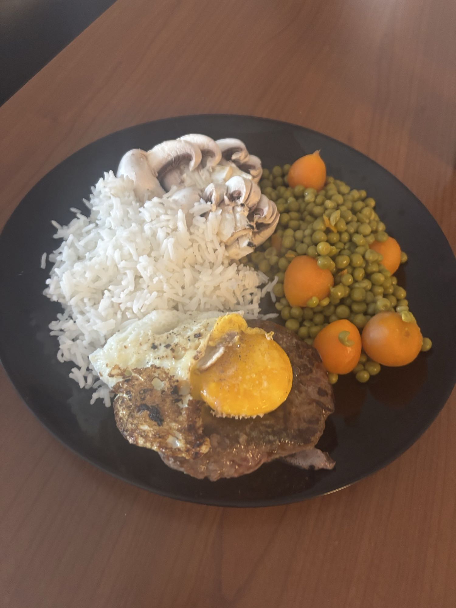 Riz, steak et légumes