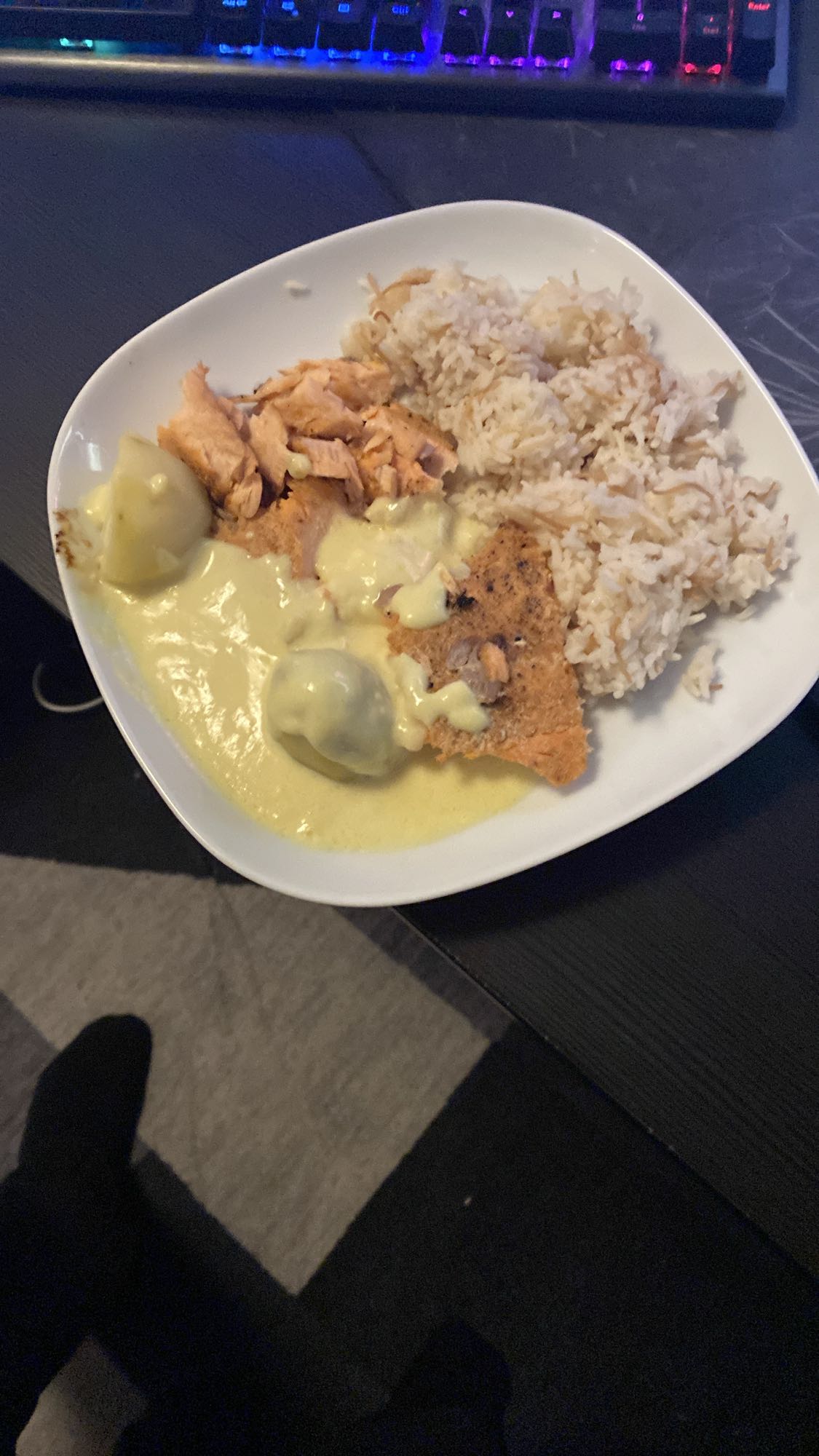 Lax med ris och sås