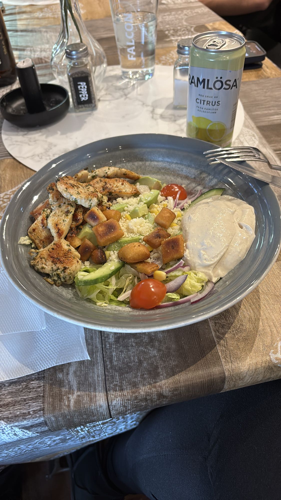 Kycklingsallad med sås