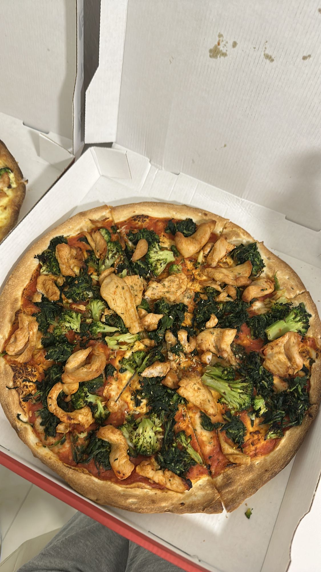 Hähnchen Brokkoli Pizza