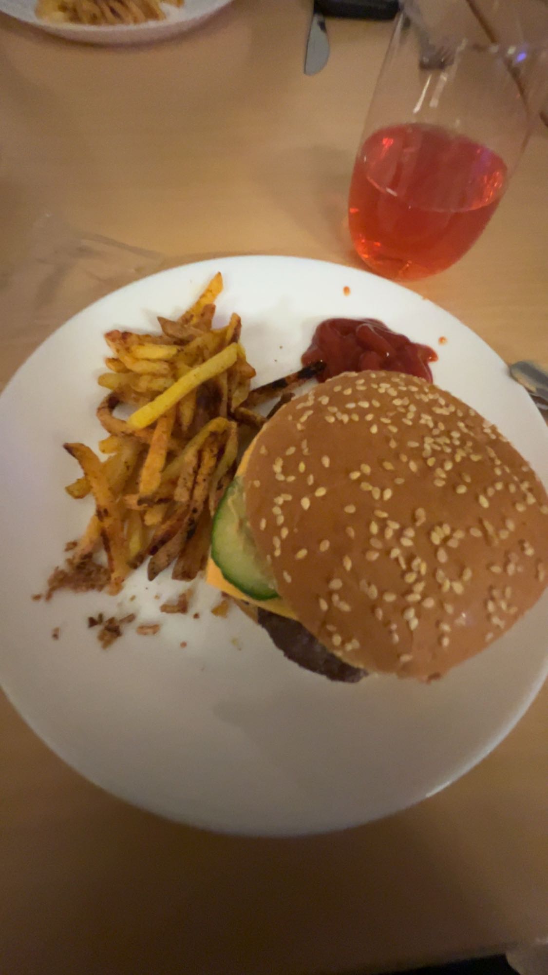 Hamburgare med pommes