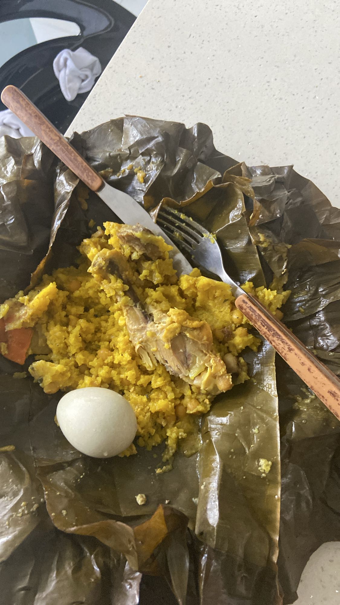 Leaf-wrapped rice meal