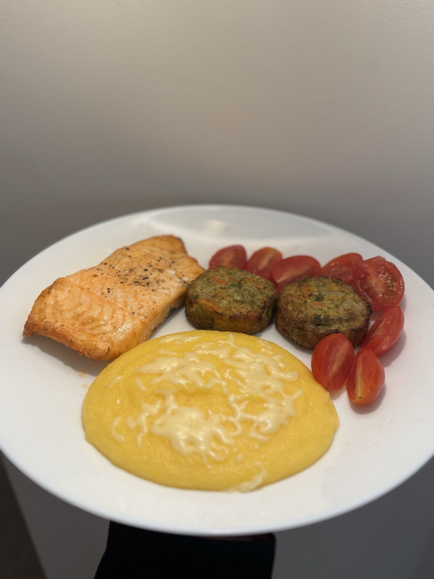 Somon cu mămăligă