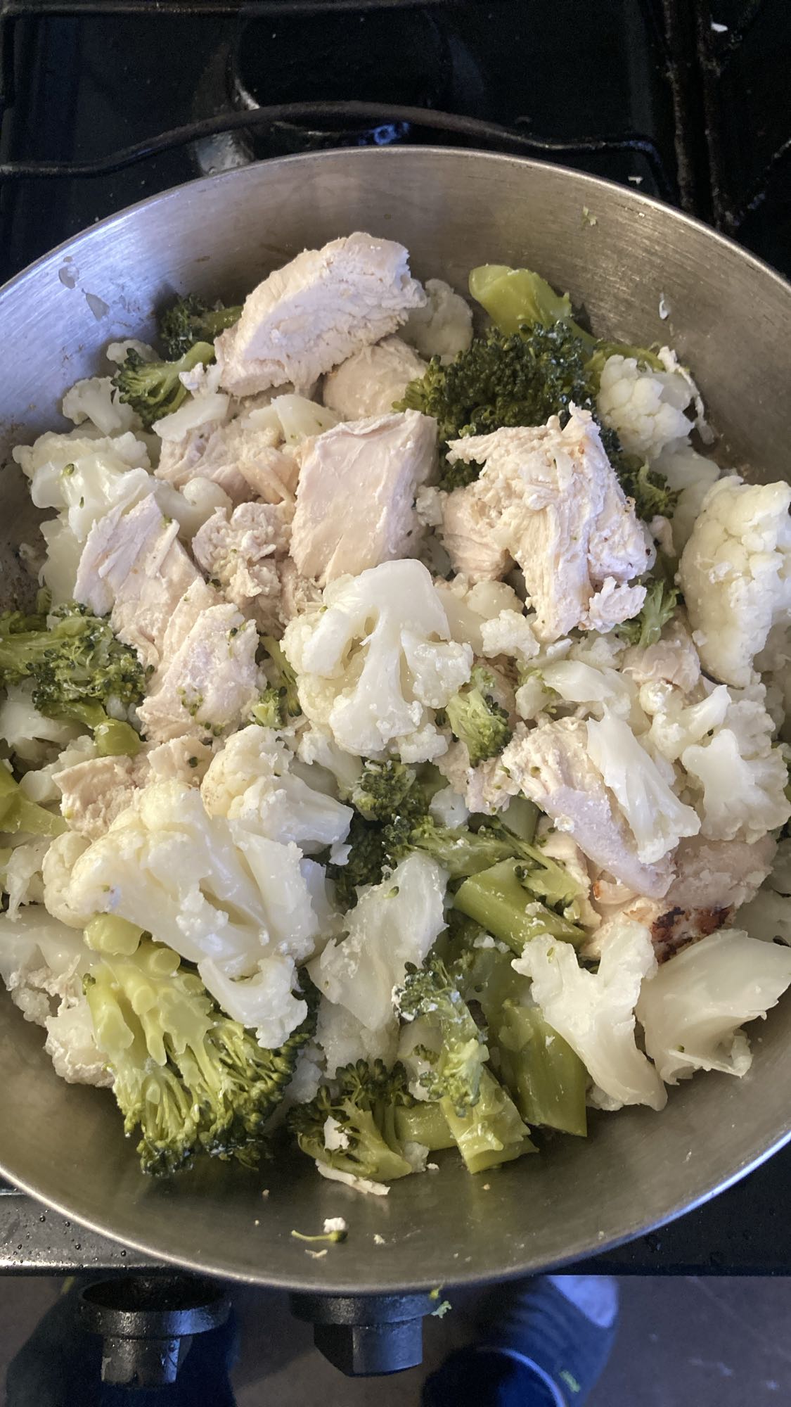 Pollo con brócoli y coliflor