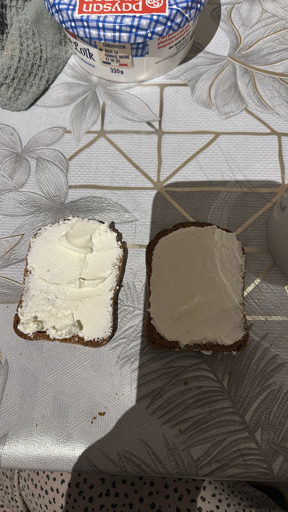 Tartines au fromage frais