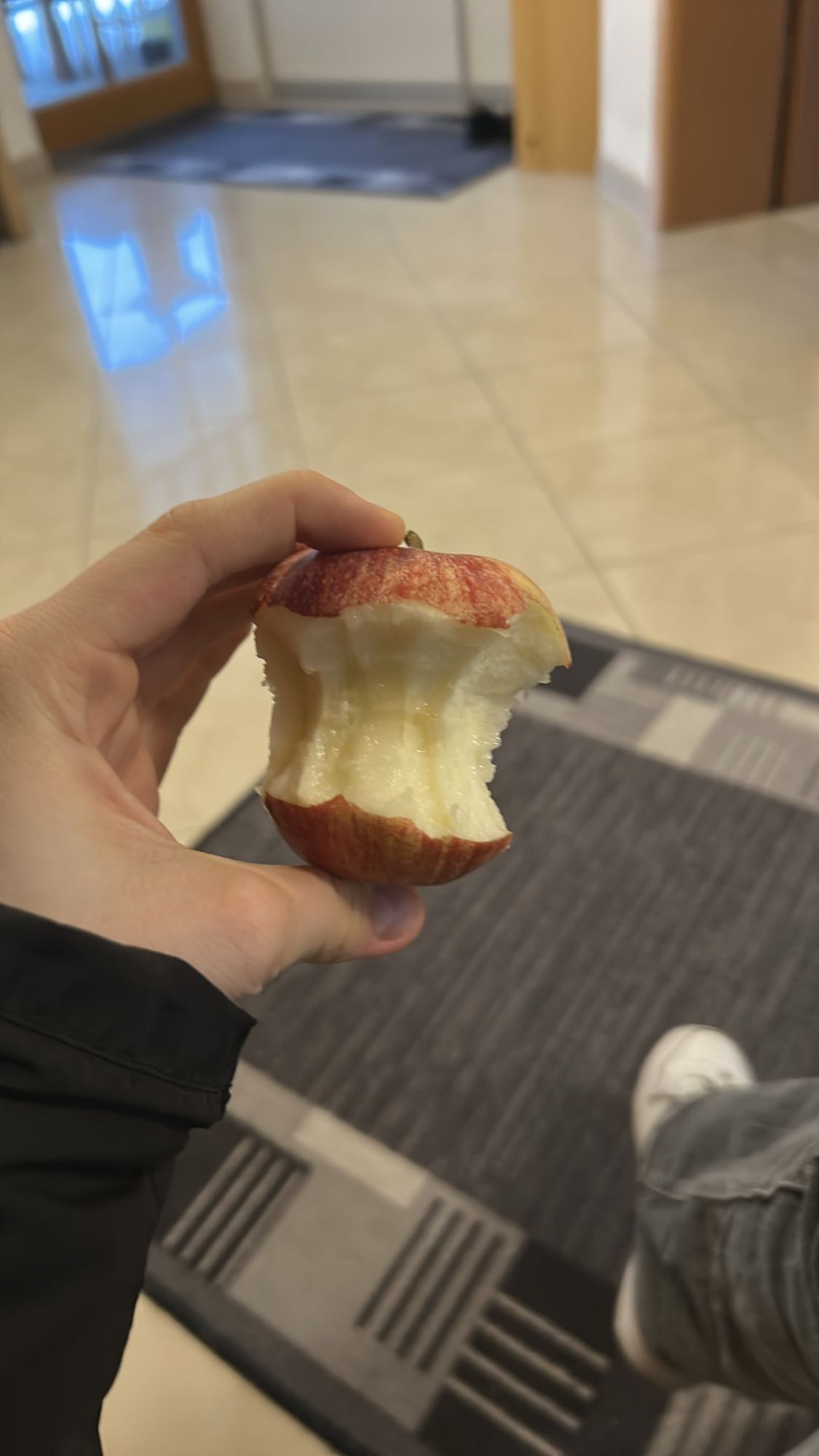 Halb gegessener Apfel