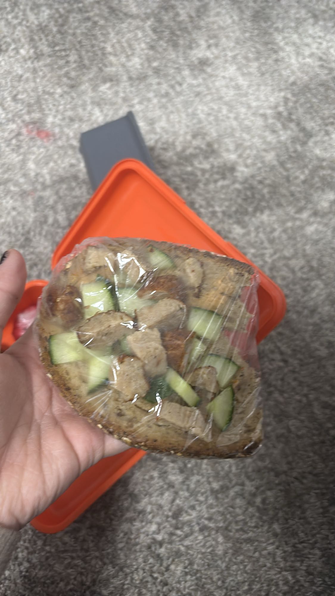 Vollkornbrot mit Hähnchen