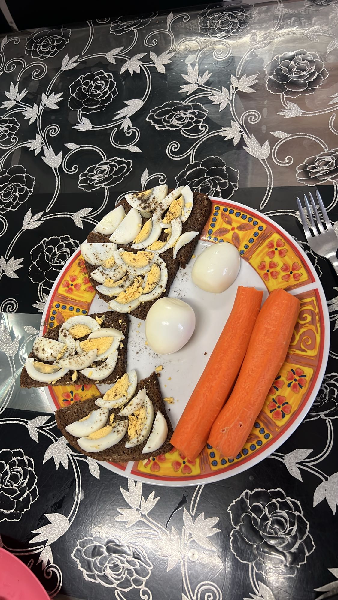 Eierbrot mit Karotten