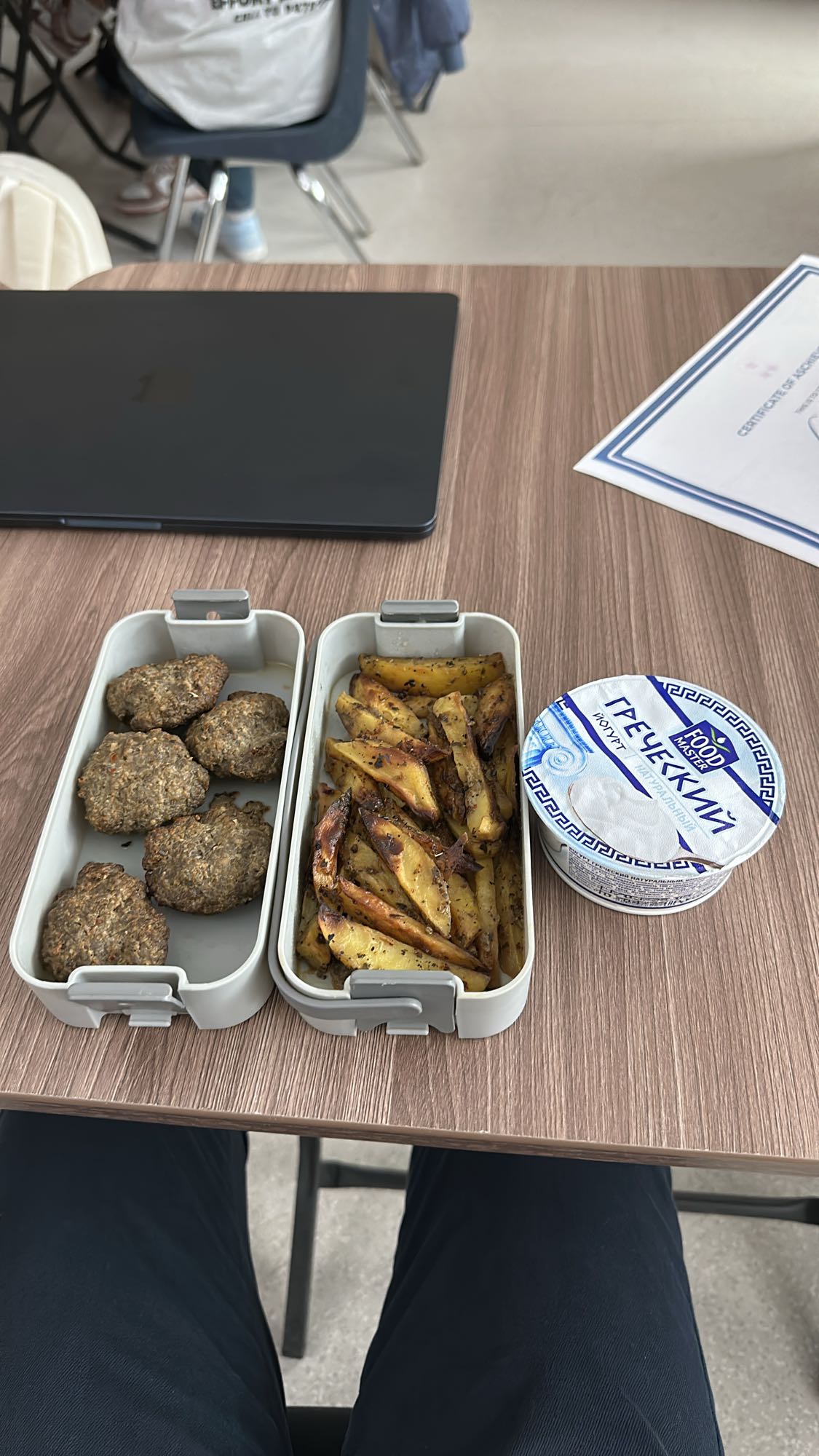 Albóndigas con papas y yogur