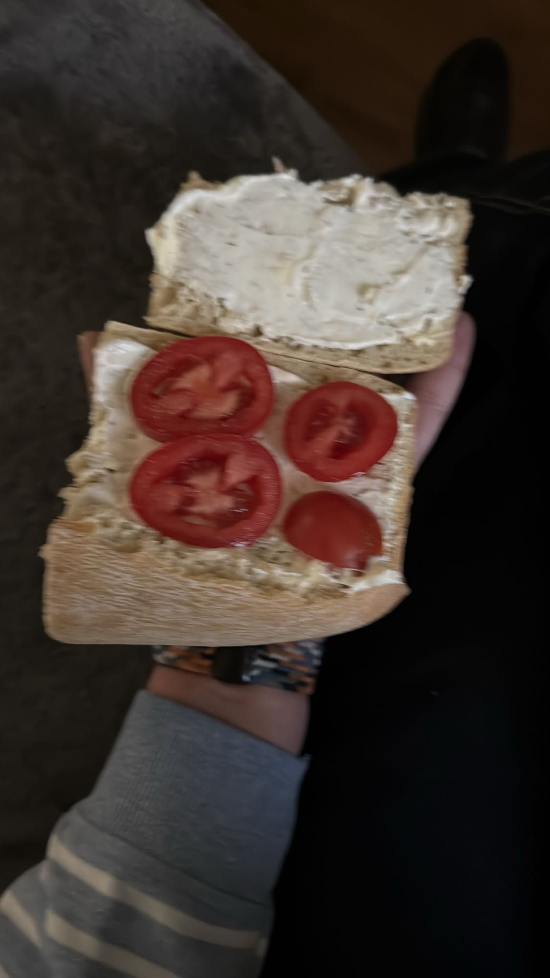 Tomaten-Frischkäse-Sandwich