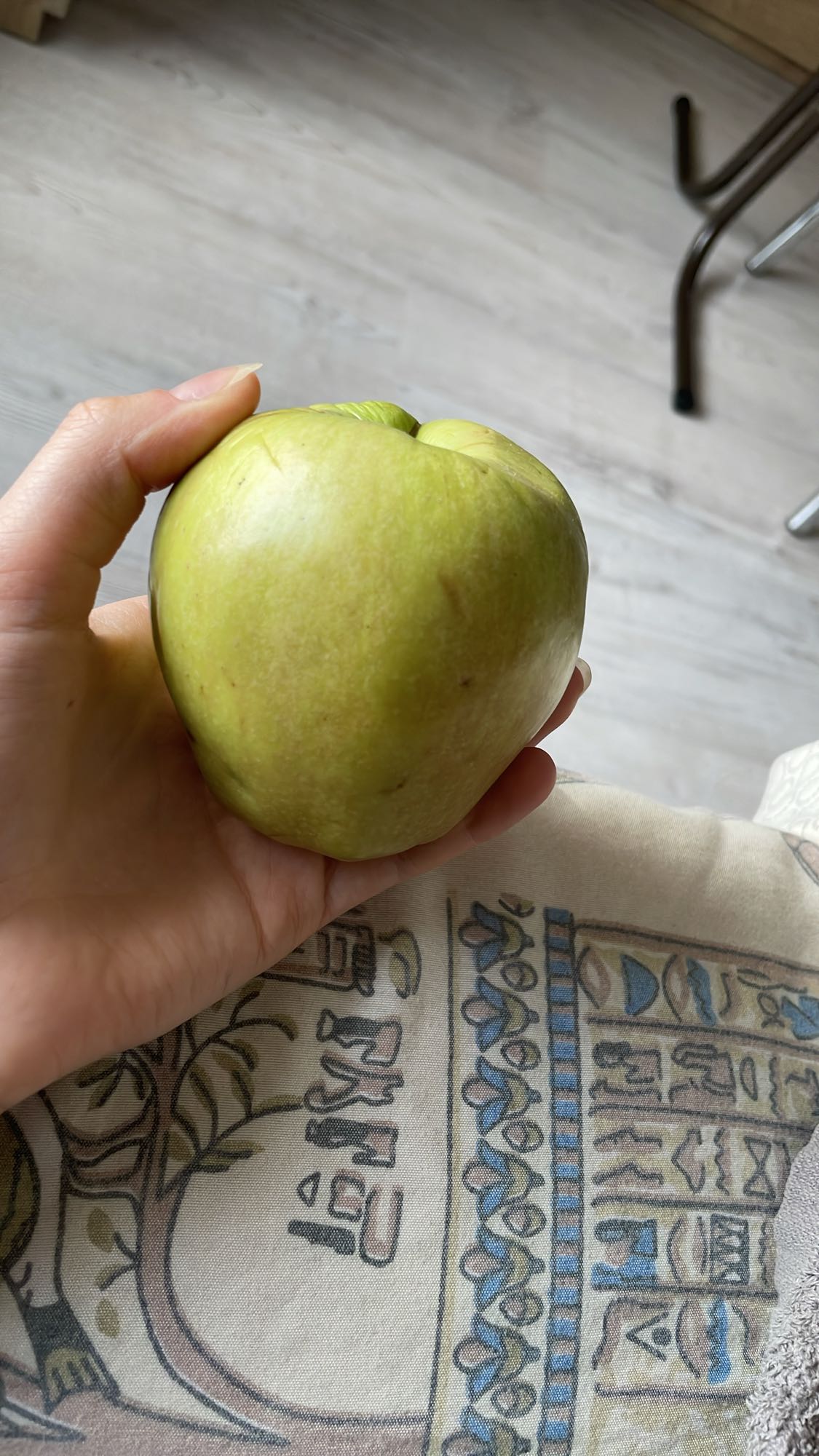 Зелёное яблоко