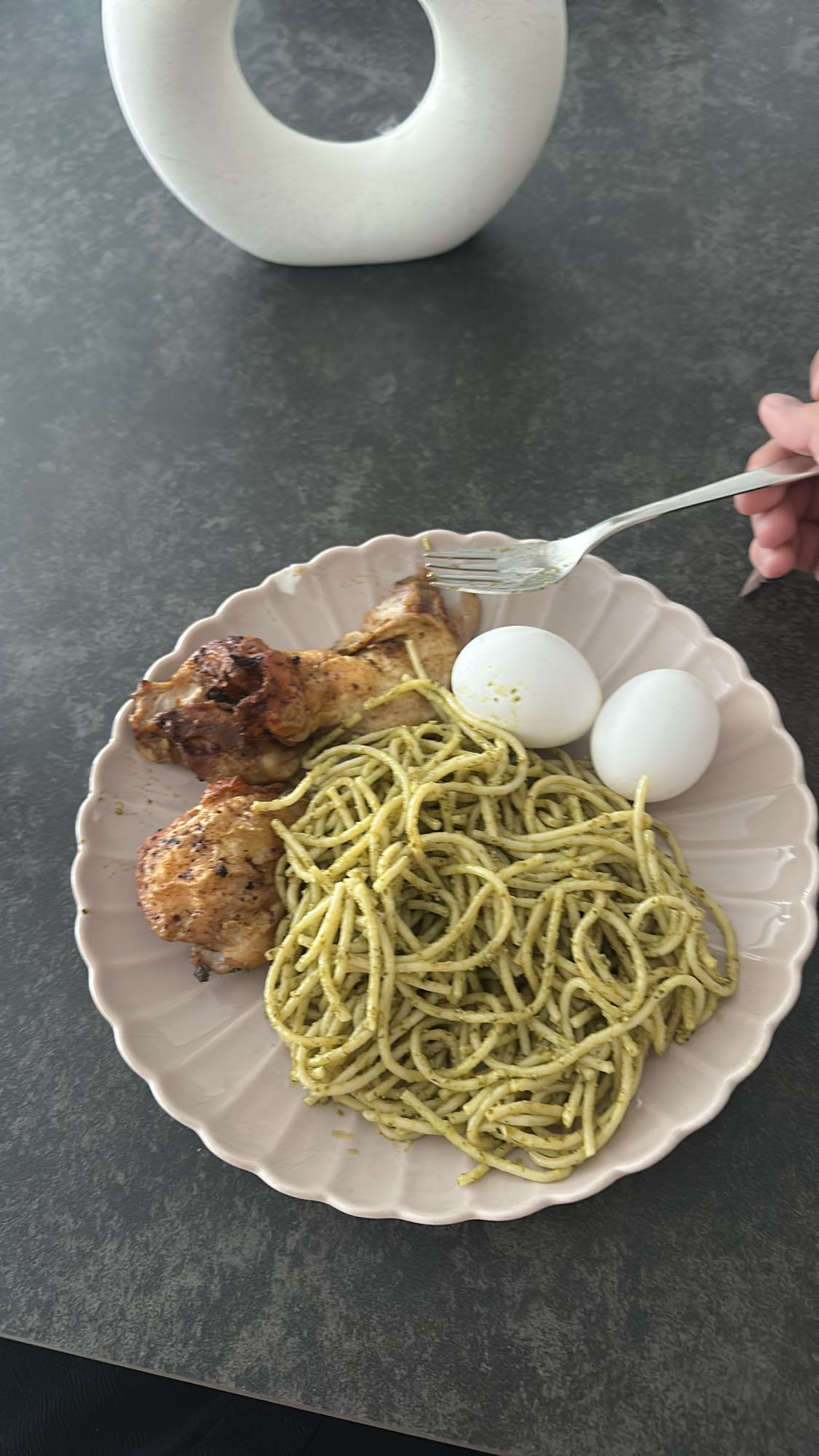 Hähnchen mit Pesto-Nudeln