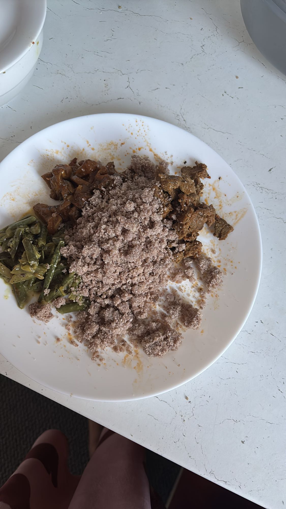 Hirse mit Gemüse und Fleisch