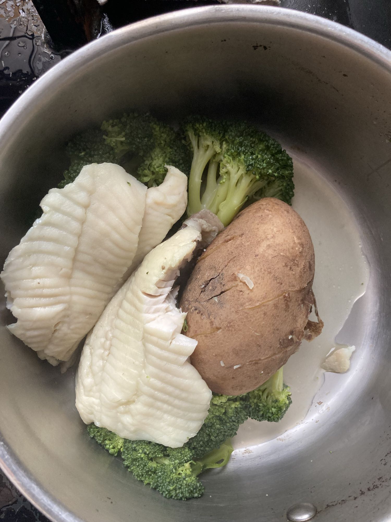 Pescado con brócoli y papa