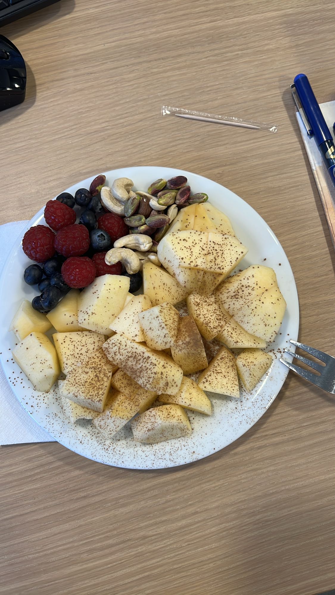 Φρουτοσαλάτα με ξηρούς καρπούς