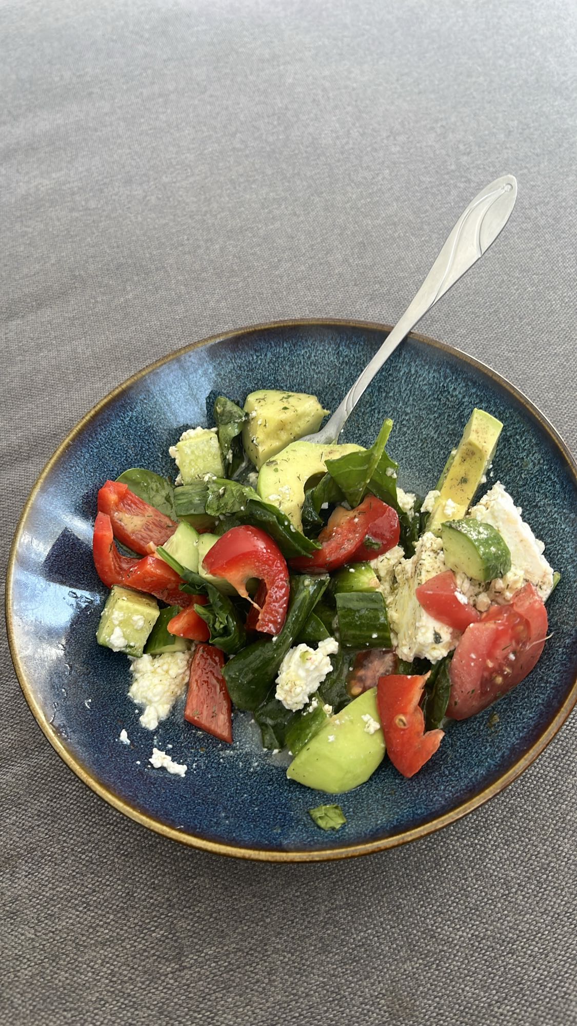 Sałatka z warzywami i serem