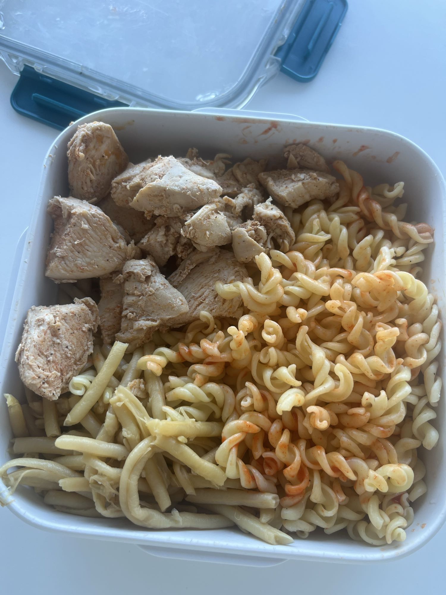 Poulet et pâtes mixtes