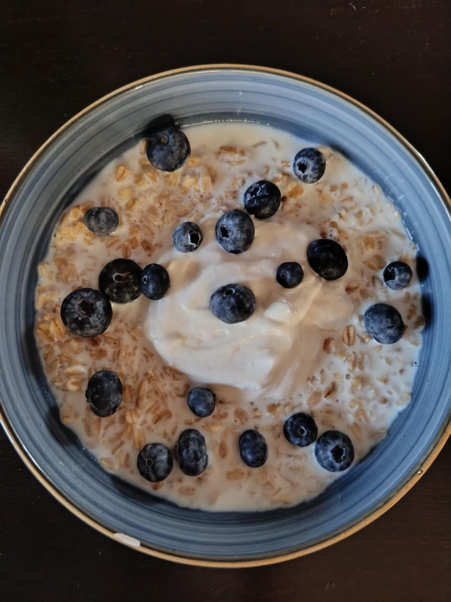 Owsianka z borówkami