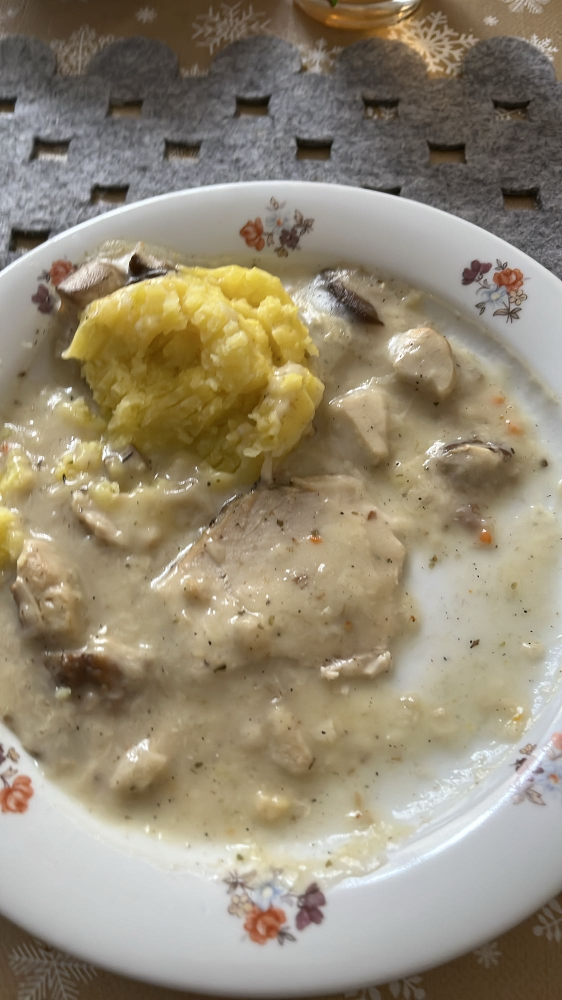 Schab w sosie z ziemniakami