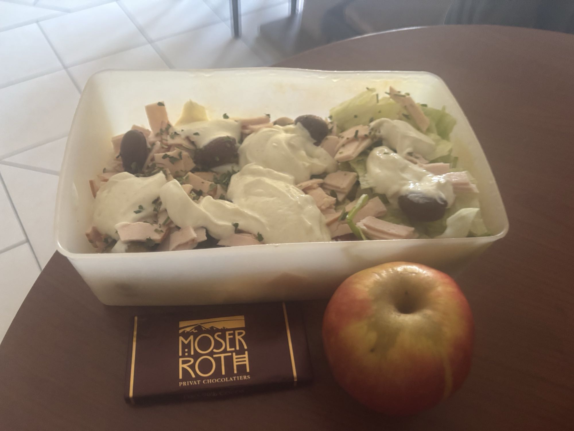 Salade au poulet et dessert