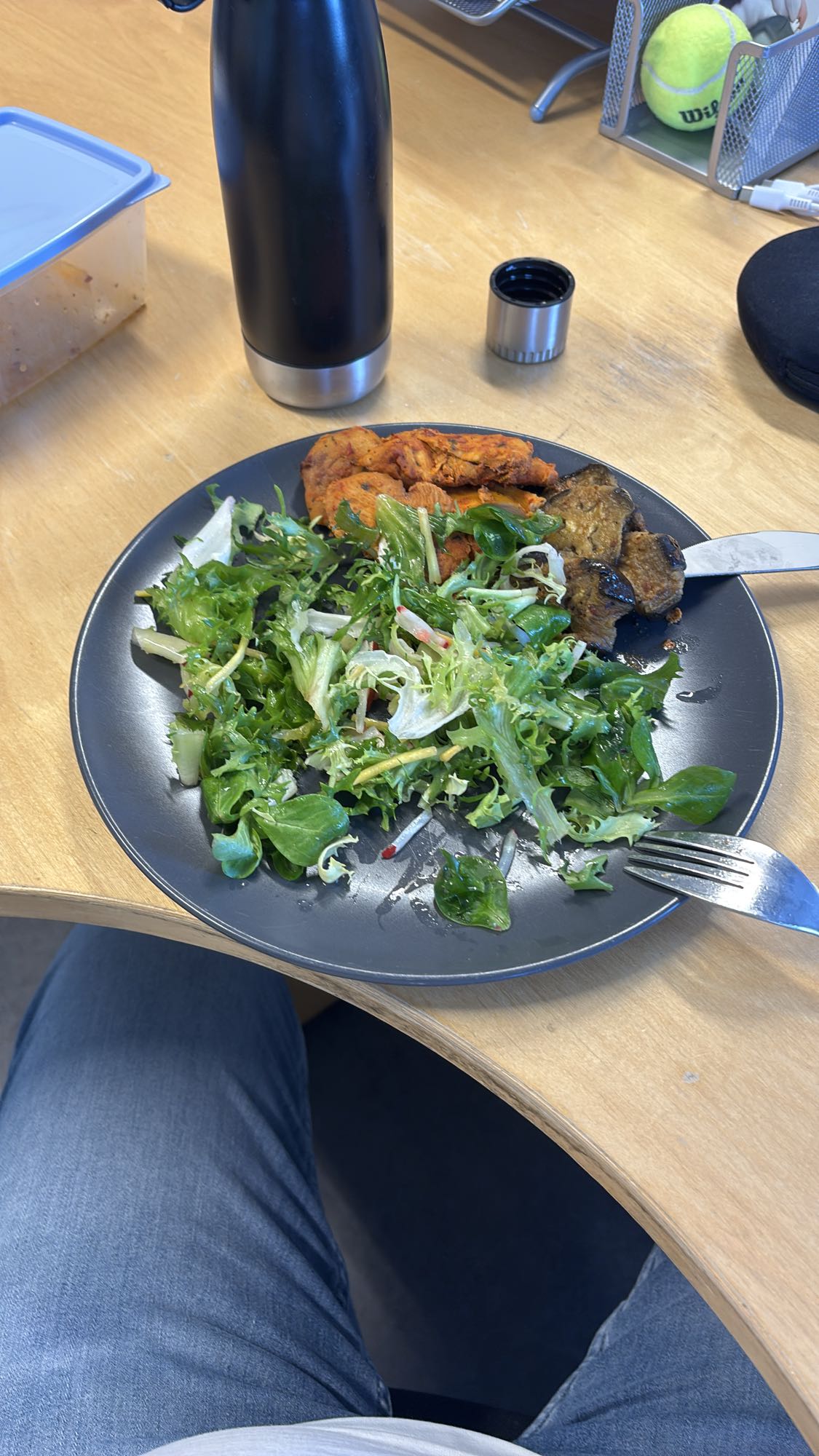 Kyckling och salladstallrik