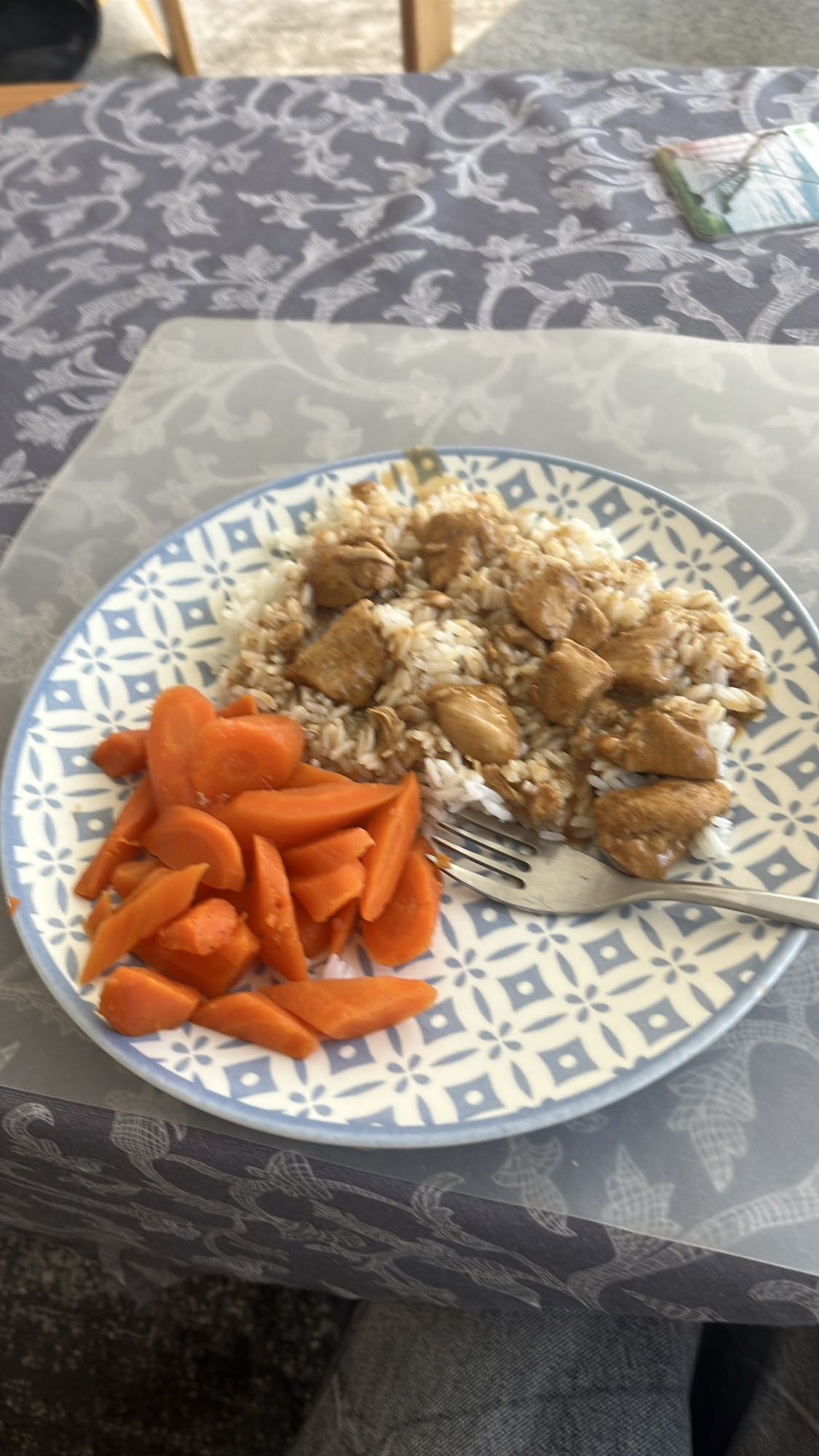 Chicken rice with carrots