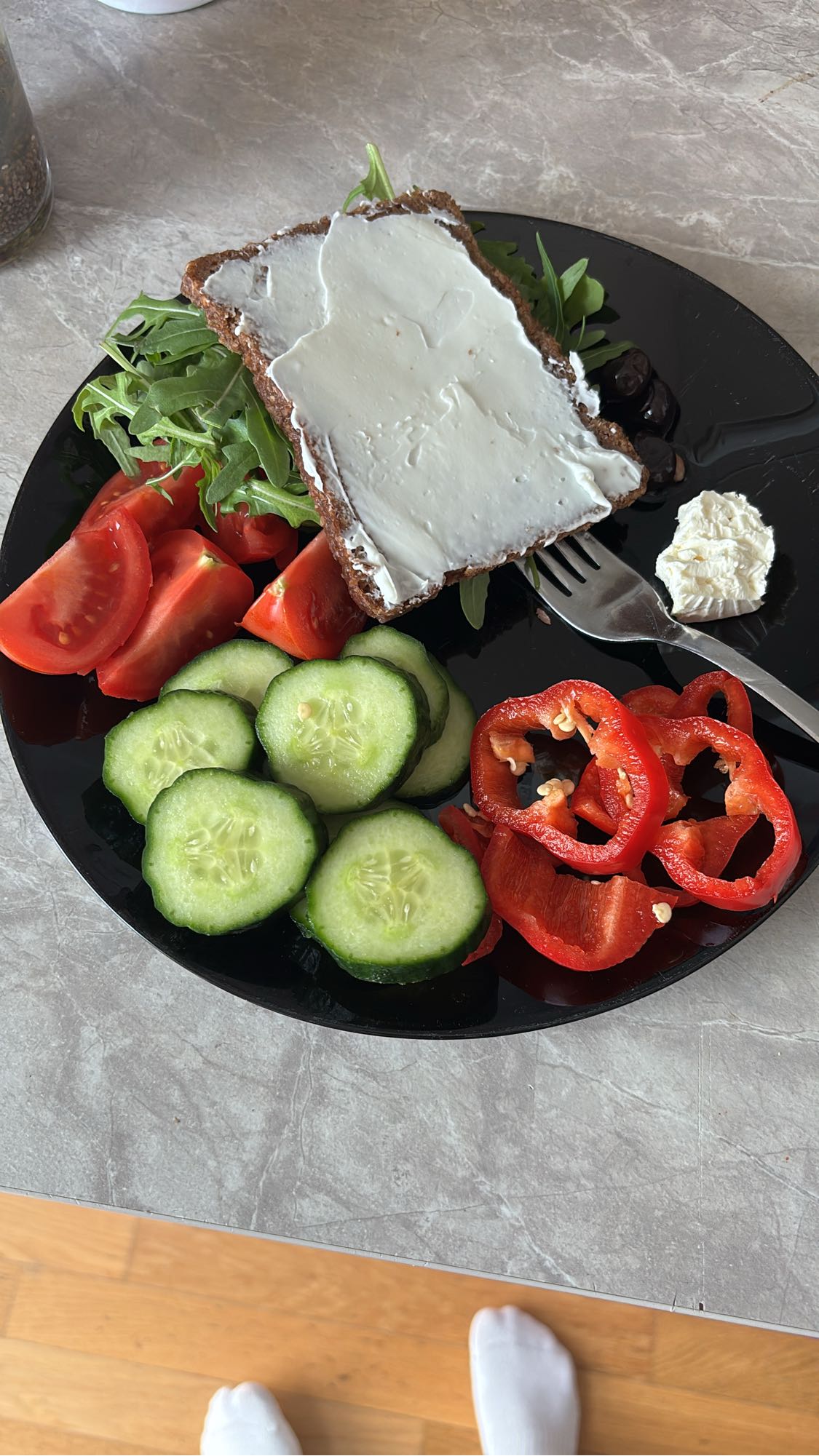 Gemüsebrot mit Frischkäse