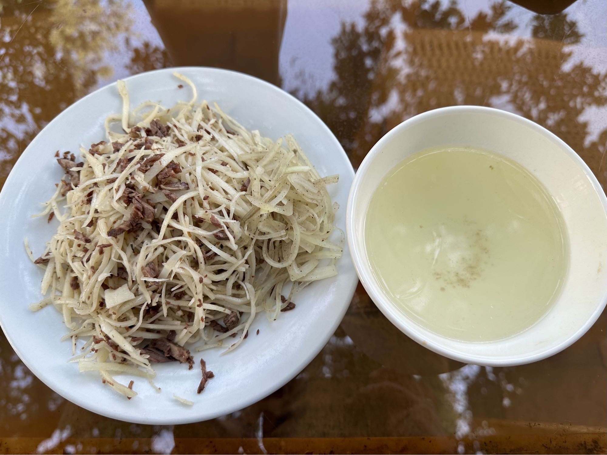 лапша с говядиной и бульон