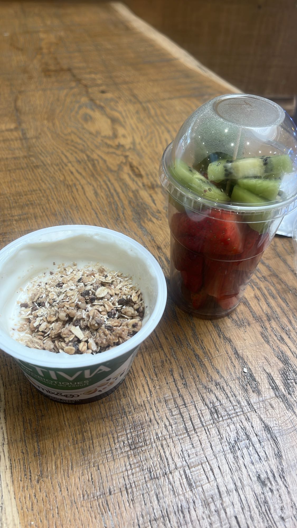 Yaourt et fruits frais