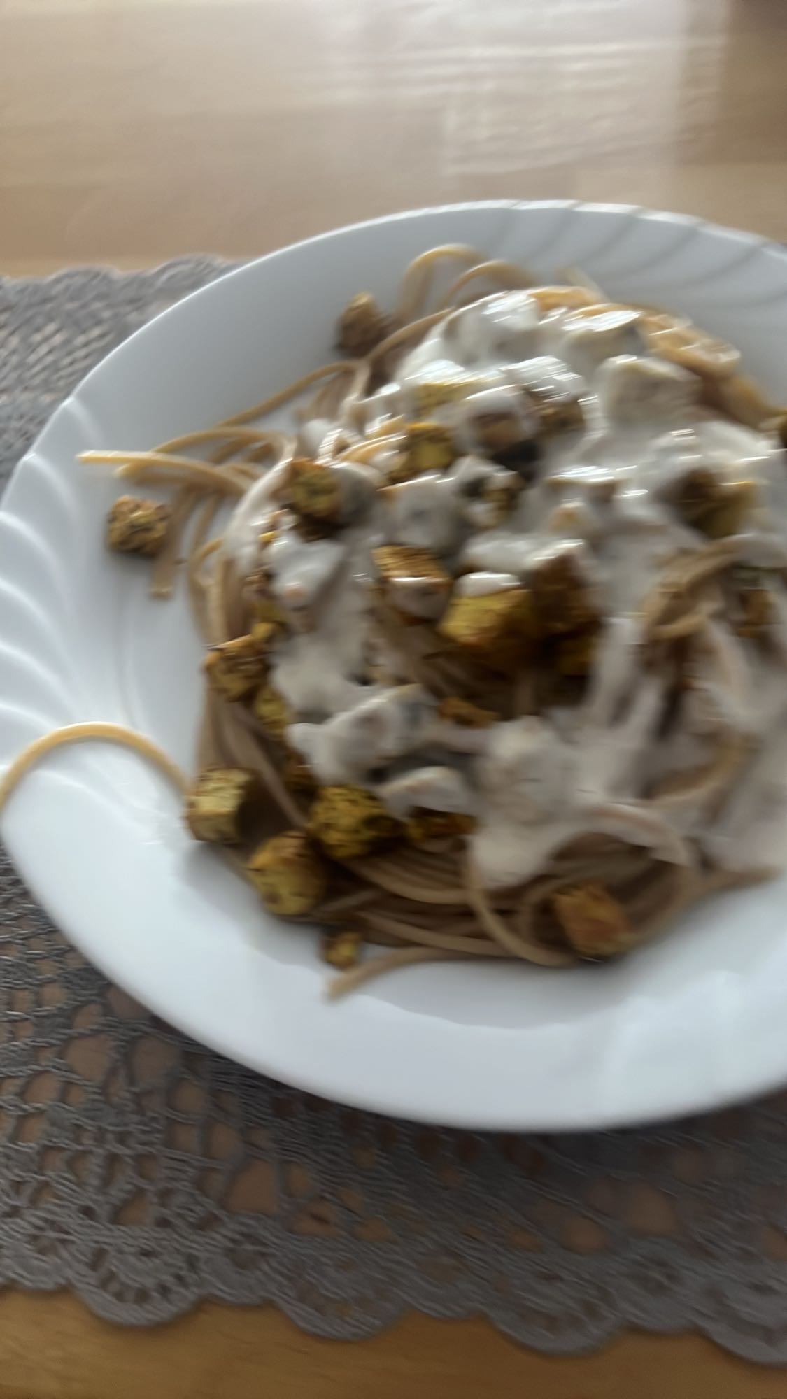 Vollkornnudeln mit Tofu