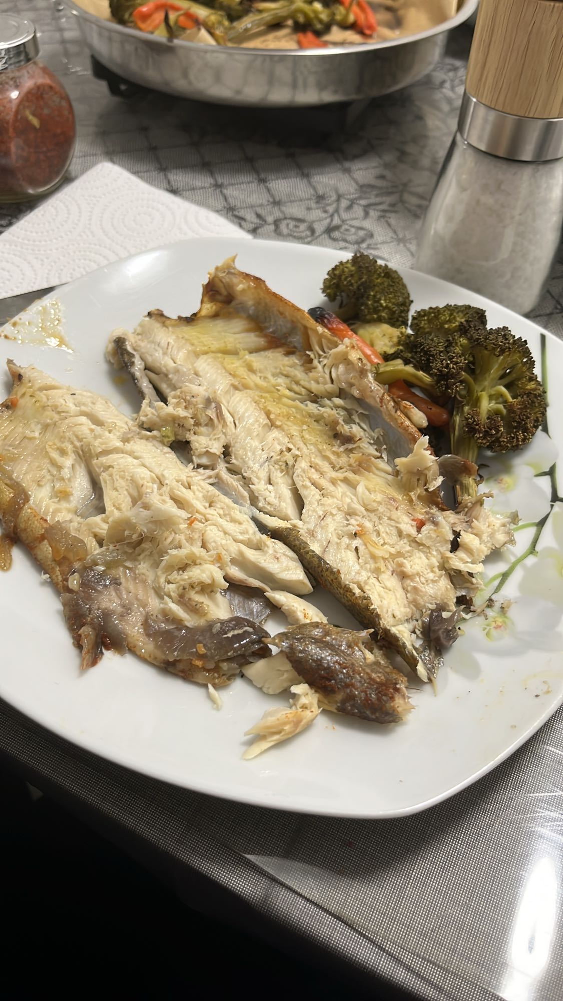 Gegrillter Fisch mit Gemüse
