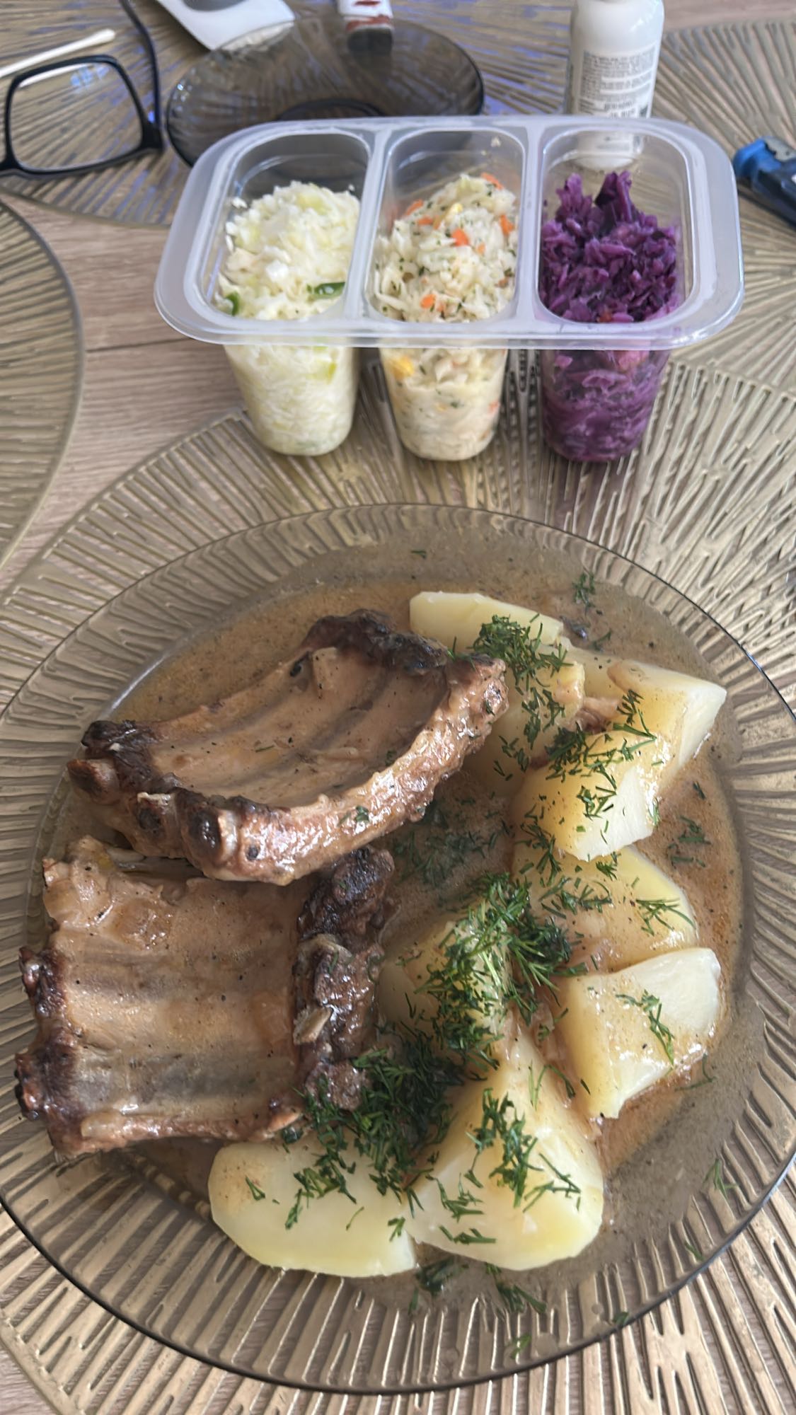 Żeberka z ziemniakami