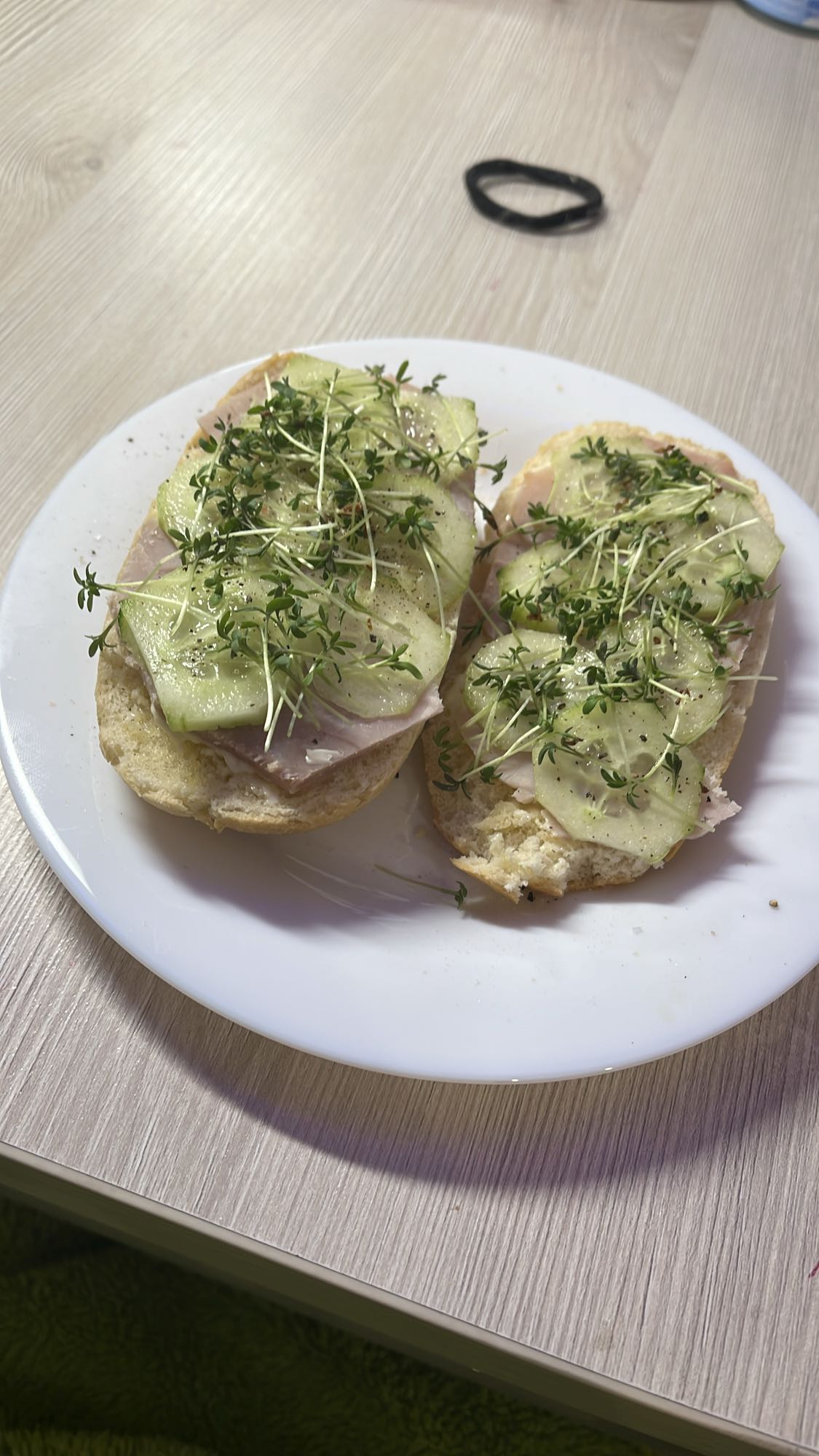 Kanapki z szynką i ogórkiem