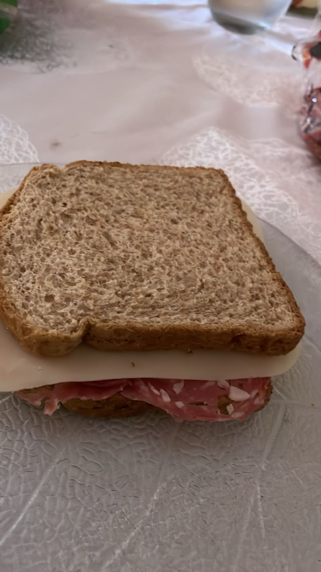 Sándwich de salami