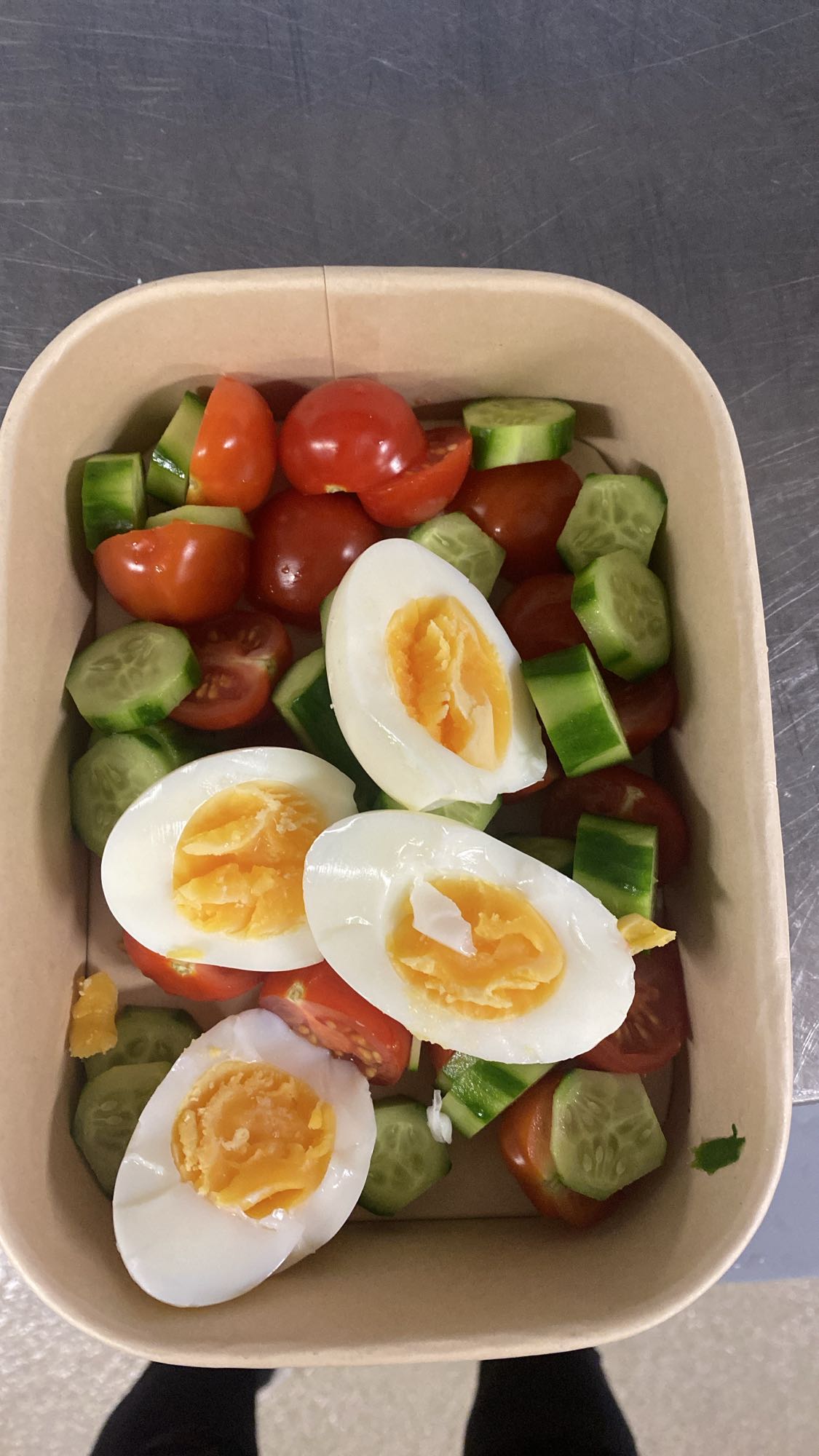 Ägg- och grönsaksskål