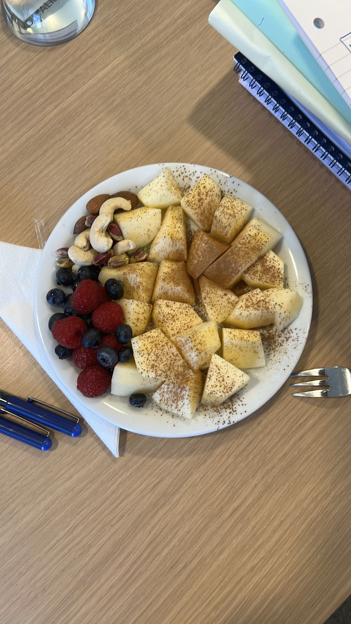 Φρουτοσαλάτα με ξηρούς καρπούς